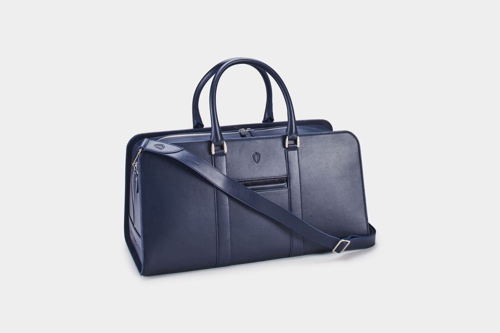 Weekend bag in blue leather